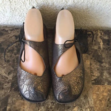 Cydwoq  Metallic Crackled Mary Jane shoes Size 8.5