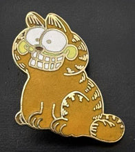 Vintage Smiling Garfield Pin