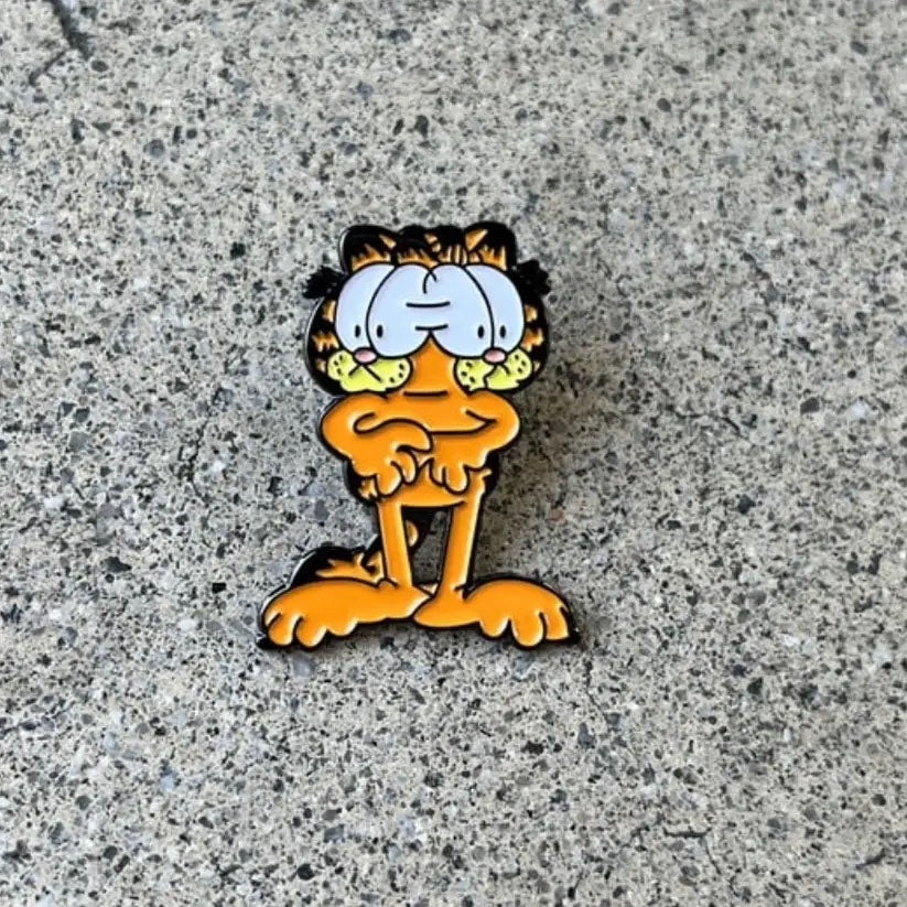 Garf eyes pin